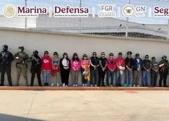 Informan autoridades detienen a 14 personas y liberan a una privada de la libertad, tras cateos en Veracruz y Boca del Río.