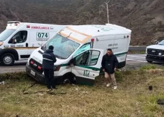 Vuelca ambulancia del IMSS en la autopista Veracruz-Puebla, altura de Cumbres de Maltrata