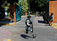 Entierran a ‘El Mencho’ con ataúd dorado, música regional y mucha seguridad