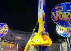 Cae de juego mecánico en la feria en Puebla y fallece joven masculino