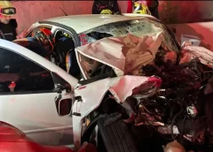 Tres personas pierden la vida y dos mas terminan heridos tras sufrir accidente; por exceso de velocidad.