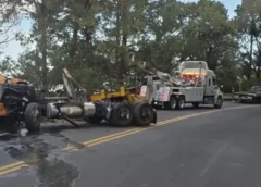 Cae tráiler en barranco este sábado en carretera San Hipólito-Xalapa; conductor se salva de milagro.
