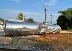Choque de tren y pipa, en Chinameca, causa derrame de aceite, moviliza a grupos de auxilio.