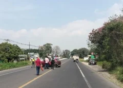 Se registra choque en la federal Córdoba-Yanga, km.009, altura de Venta Parada, Amatlán.