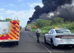 Cierre total en carretera Poza Rica-Cardel por volcadura de pipa cargada de diésel.