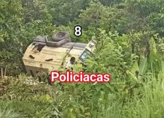 Reportan volcadura de camioneta de valores en carretera de Agua Dulce, Veracruz.