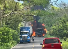 Reportan choque múltiple con incendio de unidades en carretera Cardel – Palma Sola.