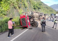 Se registra volcadura de tráiler en carretera autopista Puebla -Veracruz, altura del km. 268 en cercanías a instalaciones de GN.