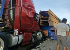 Se registra  choque por alcance entre dos tractocamiones en autopista Córdoba-Orizaba; no hay reporte de lesionados