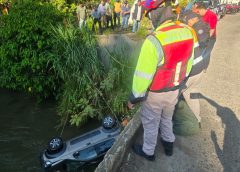 ¡TRAGEDIA! AUTOMÓVIL TERMINA EN EL RÍO Y SU CONDUCTOR PIERDE LA VID4.