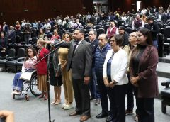 “Tras la muerte de Zenyazen Escobar, Ángel Etiem Jiménez toma protesta como diputado federal por Veracruz”.