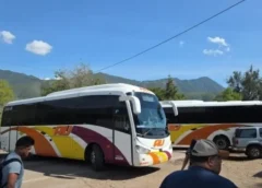 Pobladores de localidades de Acultzingo bloquearon la federal Orizaba-Tehuacán, por falta de electricidad.