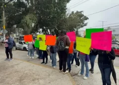Padres de familia de Tezonapa, llegan a Xalapa a realizar manifestación, denuncian llevan 10 años con falta de maestros.