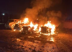 Incendio consume tres pipas con leche en estacionamiento de Lagos de Moreno